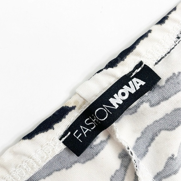 Fashion Nova tiger print romper - Picture 3 of 3